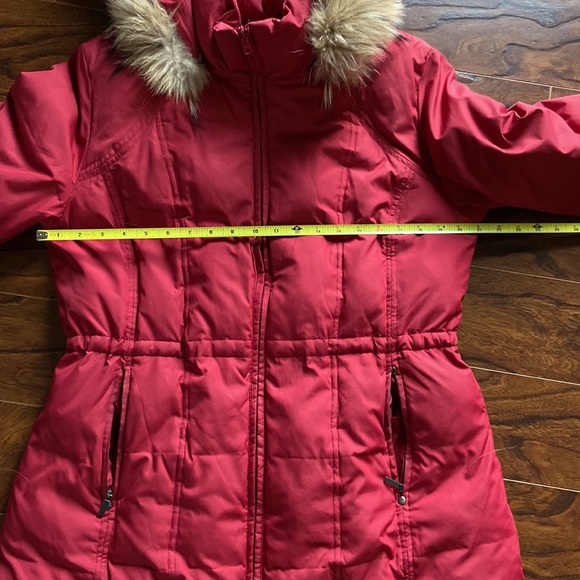 Red puffer winter jacket in size L - Picture 12 of 13